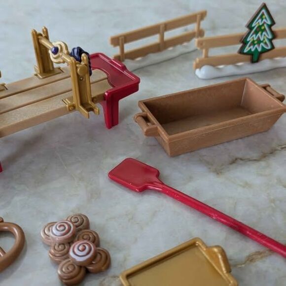 Christmas Gift Review 2019: Playmobil Christmas 9493 Bakery  Playmobil Christmas Bakery Partial Set (see photos and compare) #9493